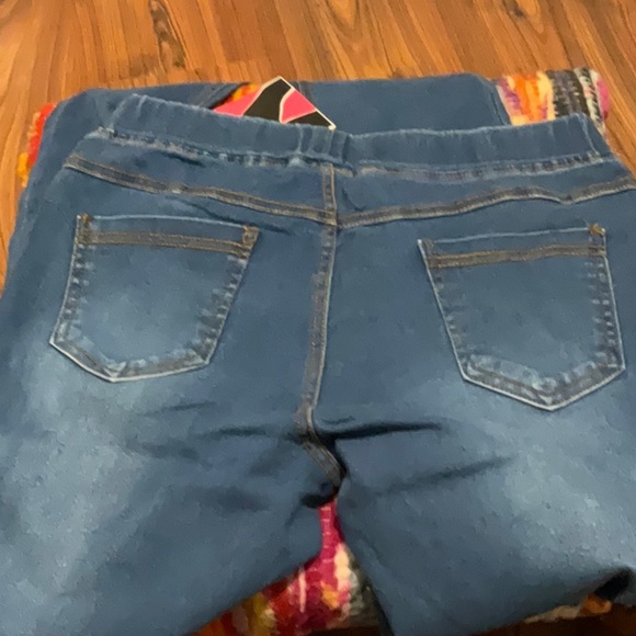 NWT Jvini low rise jean jeggings, medium. - Picture 5 of 5